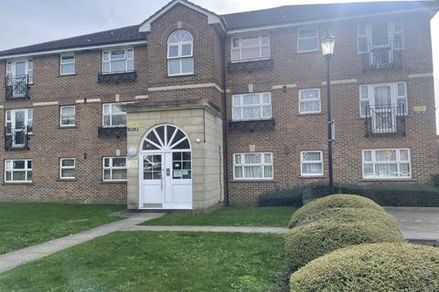 2 bedroom apartment to rent, Penthouse (Top Floor) Apartment, 2 Bedroom, 2 Bathroom, with Private Parking in Mill Hill NW7