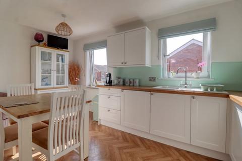 3 bedroom end of terrace house for sale, Birchwood View, Gainsborough