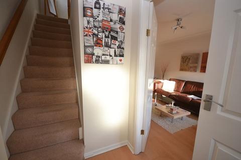 3 bedroom semi-detached house to rent, Fairhurst Drive, Wigan WN8