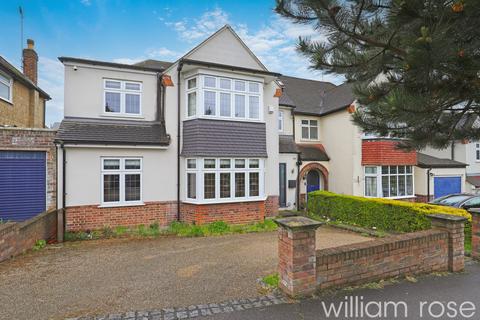 4 bedroom semi-detached house for sale, Chiltern Way, Woodford Green IG8