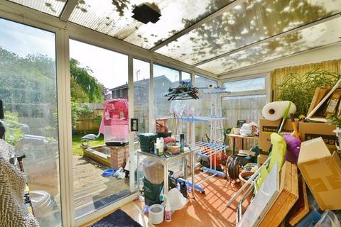 16 Cavalier Road, Thame, OX9 3TP