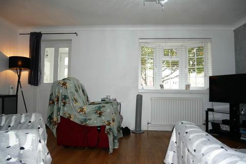 3 bedroom terraced house to rent, Macklands Way, Rainham,