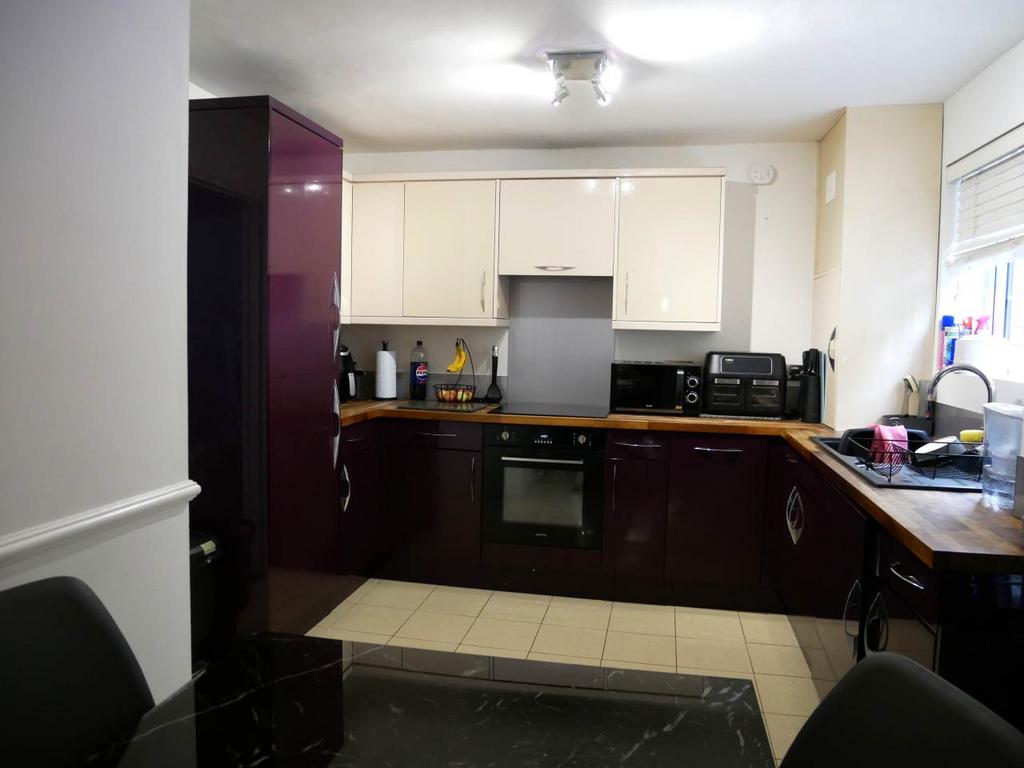 Macklands Way, Rainham, 3 bed terraced house to rent £1,400 pcm (£323 pw)