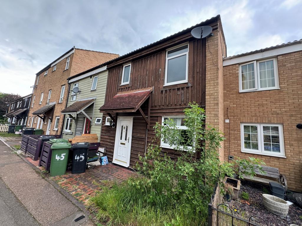 Orton Goldhay, Peterborough PE2 3 bed terraced house for sale £160,000