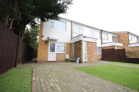 2 bedroom end of terrace house to rent, Bushey WD23