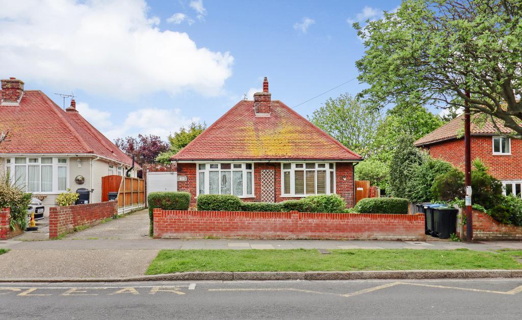 Northumberland Avenue, Margate, Kent, CT9 3LY 4 bed detached bungalow