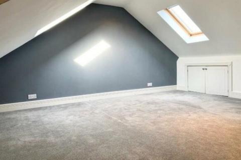 2 bedroom flat to rent, North Street, Swindon, SN1 3JY