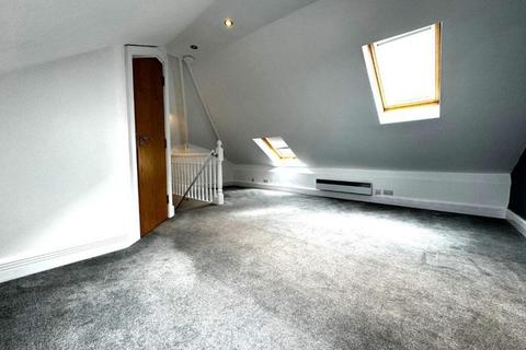 2 bedroom flat to rent, North Street, Old Town, Swindon, SN1 3JY