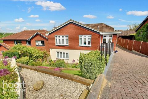 4 bedroom detached house for sale, Barleymow Close, Chatham
