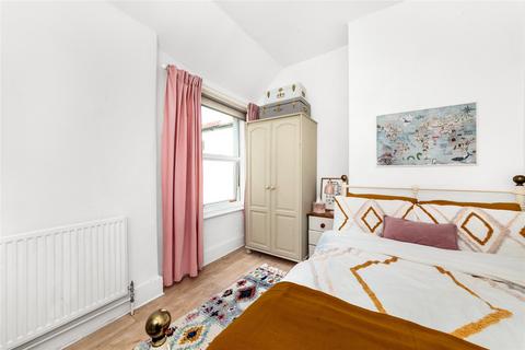 5 Huntly Road, London, SE25 6QY