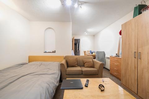 1 bedroom apartment for sale, Marina Approach, Hayes, Middlesex