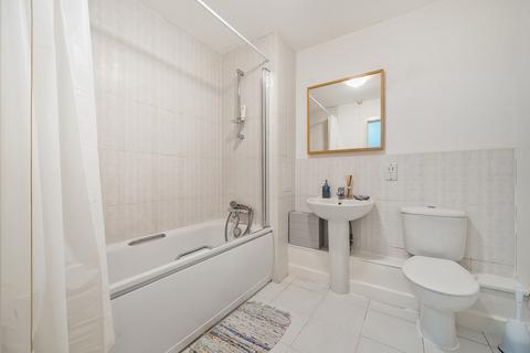 Flat 13, 1 Tarves Way, Greenwich, London, SE10 9JE