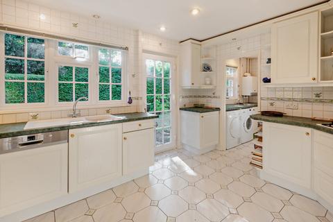 2 Priory Close, Sunningdale, Ascot, SL5 9SE