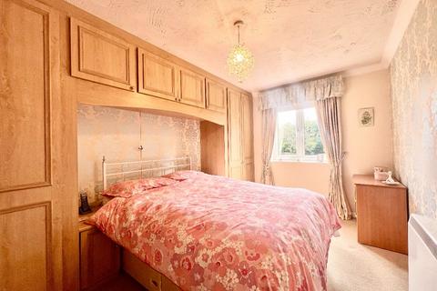 1 bedroom flat for sale, Marlborough Court, Cranley Gardens, Wallington