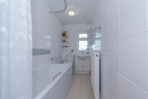 2 bedroom flat for sale, Bramble Close, Croydon