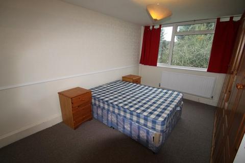 2 bedroom flat to rent, Hainault IG6