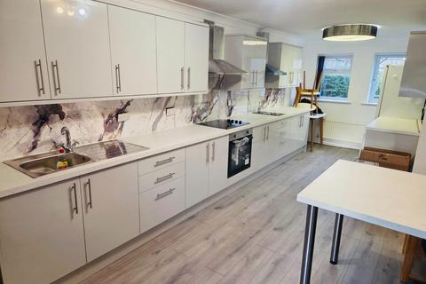1 bedroom in a house share to rent, Room 1, 7 Honeywood, Newcastle Under Lyme ST5