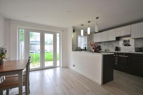 12 Duke Close, Nottingham, NG6 7BG