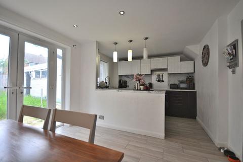 12 Duke Close, Nottingham, NG6 7BG