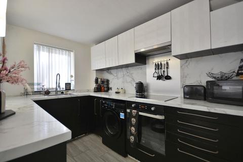 12 Duke Close, Nottingham, NG6 7BG