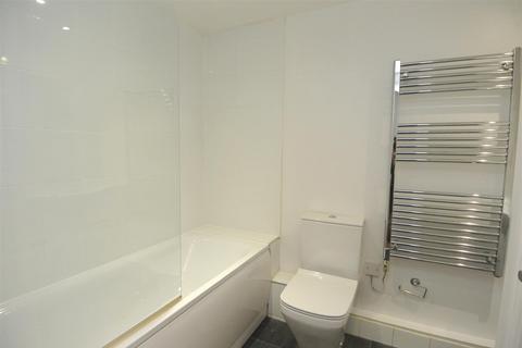 2 bedroom apartment to rent, High Street, Addlestone KT15
