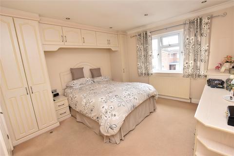 4 bedroom detached house for sale, Silverdale Drive, Guiseley, Leeds