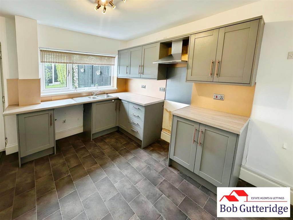 Fitted kitchen / dining room