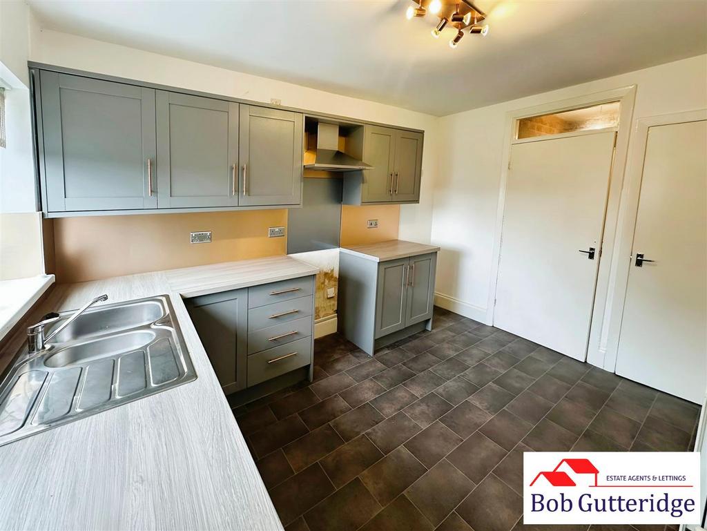 Fitted kitchen / dining room