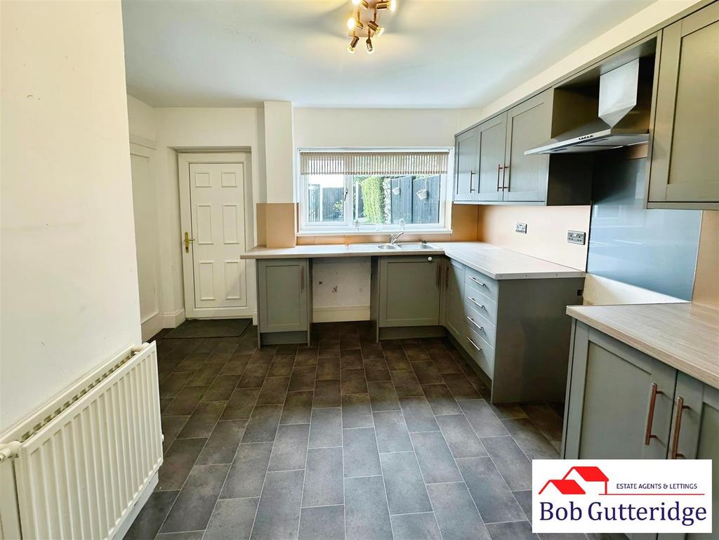 Fitted kitchen / dining room