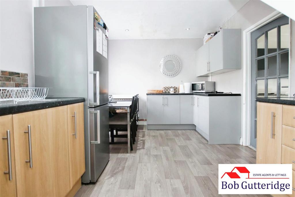 Fitted kitchen / dining room