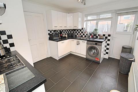 3 bedroom terraced house to rent, Breeden Drive, Sutton Coldfield B76