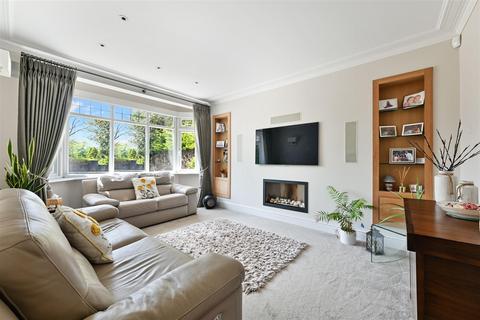 97 Downs Road, Epsom, KT18 5JT