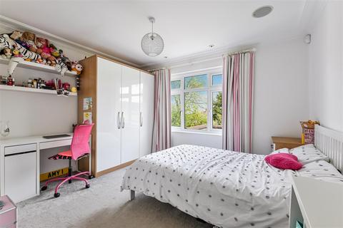97 Downs Road, Epsom, KT18 5JT