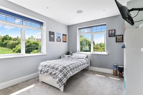97 Downs Road, Epsom, KT18 5JT