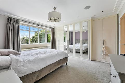 97 Downs Road, Epsom, KT18 5JT