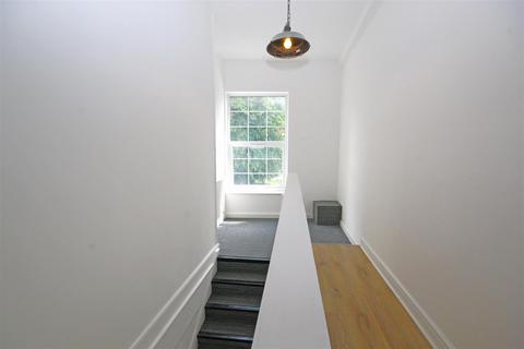 4 bedroom flat to rent, Church Street, High Wycombe HP11