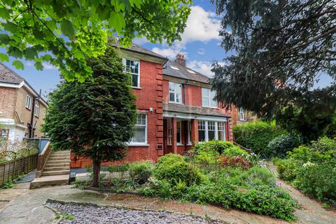 3 bedroom maisonette for sale, Station Road, New Barnet EN5