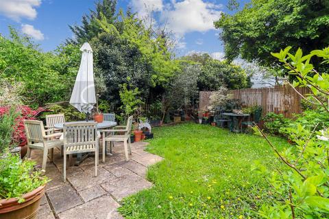 3 bedroom maisonette for sale, Station Road, New Barnet EN5