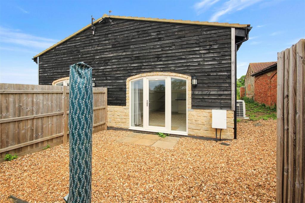 Wellingborough Road, Wollaston NN29 2 bed semidetached bungalow for