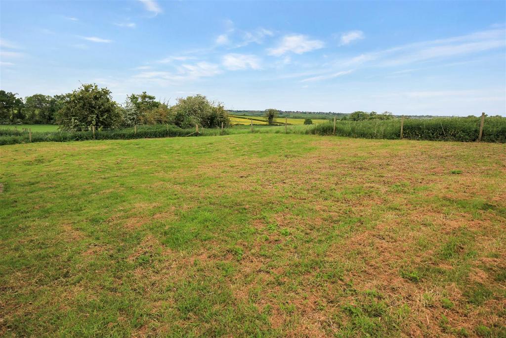 Wellingborough Road, Wollaston NN29 2 bed semidetached bungalow for