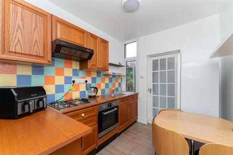 1 bedroom apartment for sale, Camborne Avenue, Northfields