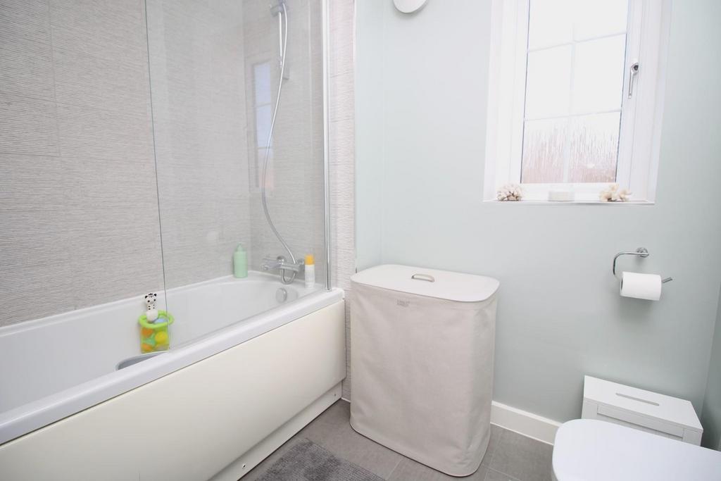 12 - bathroom.JPG