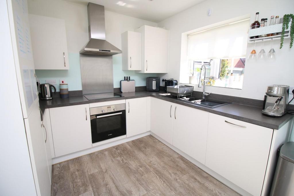 5 - kitchen.JPG
