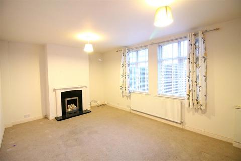 3 bedroom end of terrace house to rent, Newton Gardens, Ripon
