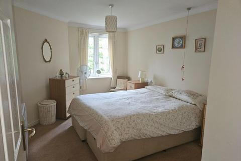 2 bedroom retirement property for sale, Oyster Lane, West Byfleet KT14