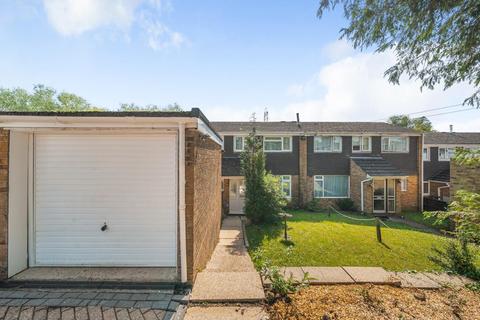 3 bedroom semi-detached house to rent, Solent Close, Chandlers ford
