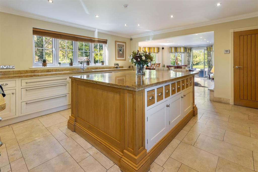 Living dining kitchen