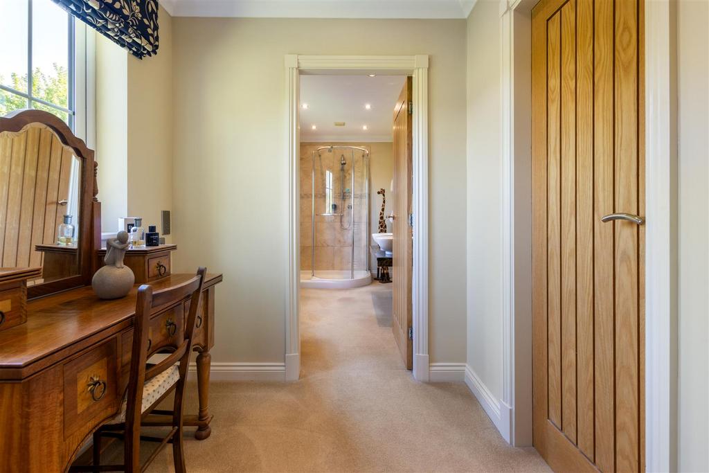 DRESSING AREA & WALK IN WARDROBE