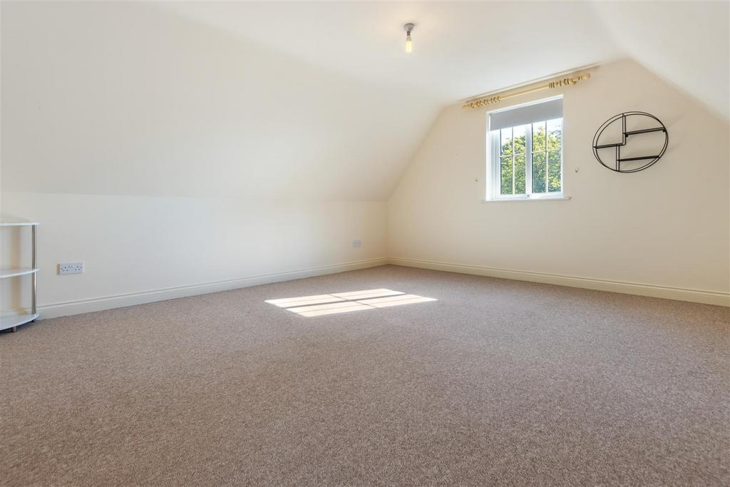 Bedroom 6 (rear)