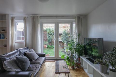 2 bedroom terraced house to rent, Samuel Close, London